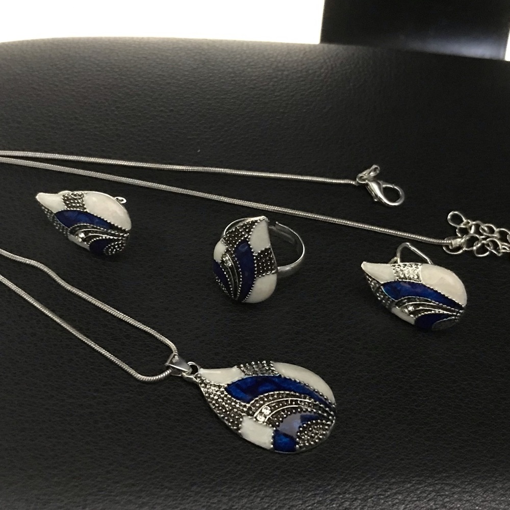 Pendant earring with ring